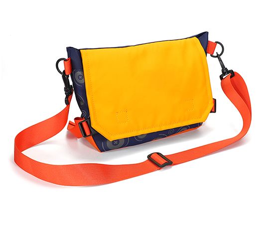 WATERPROOF NYLON MESSENGER BAG